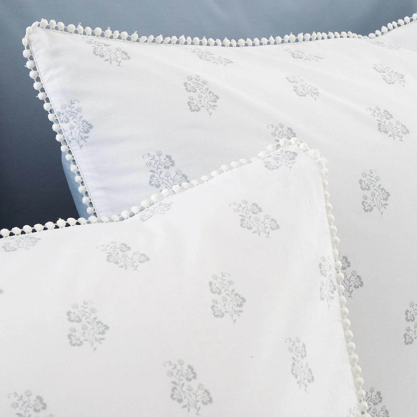 Bianca Esme Floral 200 Thread Count Cotton White/Blue Reversible Duvet Cover Set – Double - Image 4