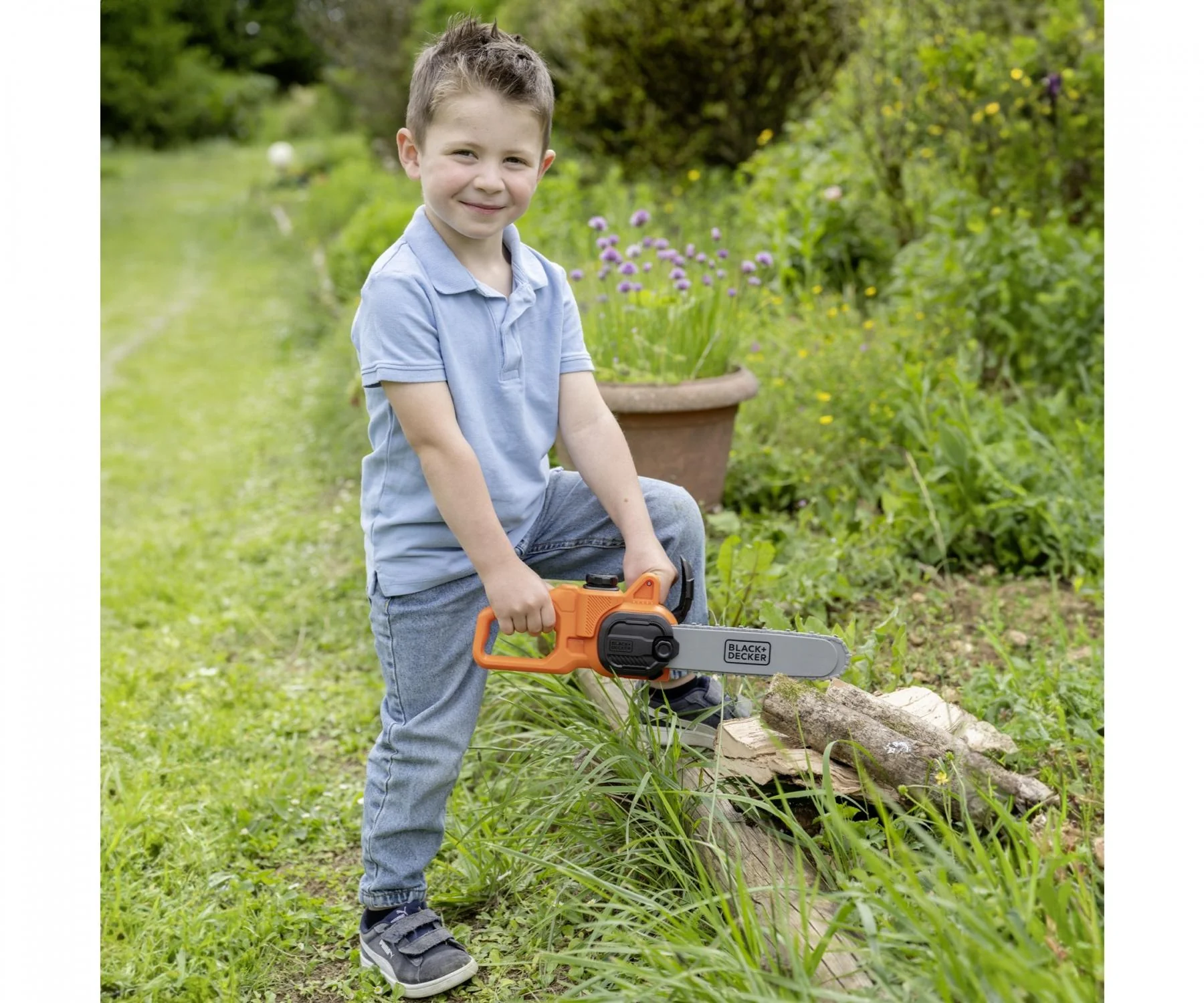 Black & Decker Toy Chainsaw - Image 2