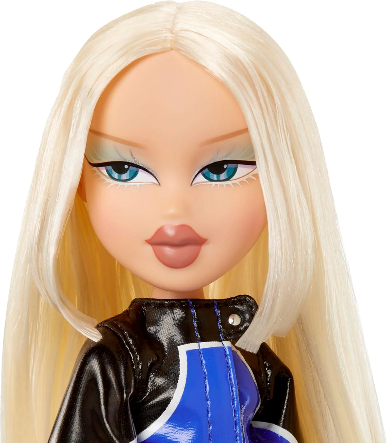 Bratz Scorchin' Cloe Fashion Doll with Accessories - Image 4