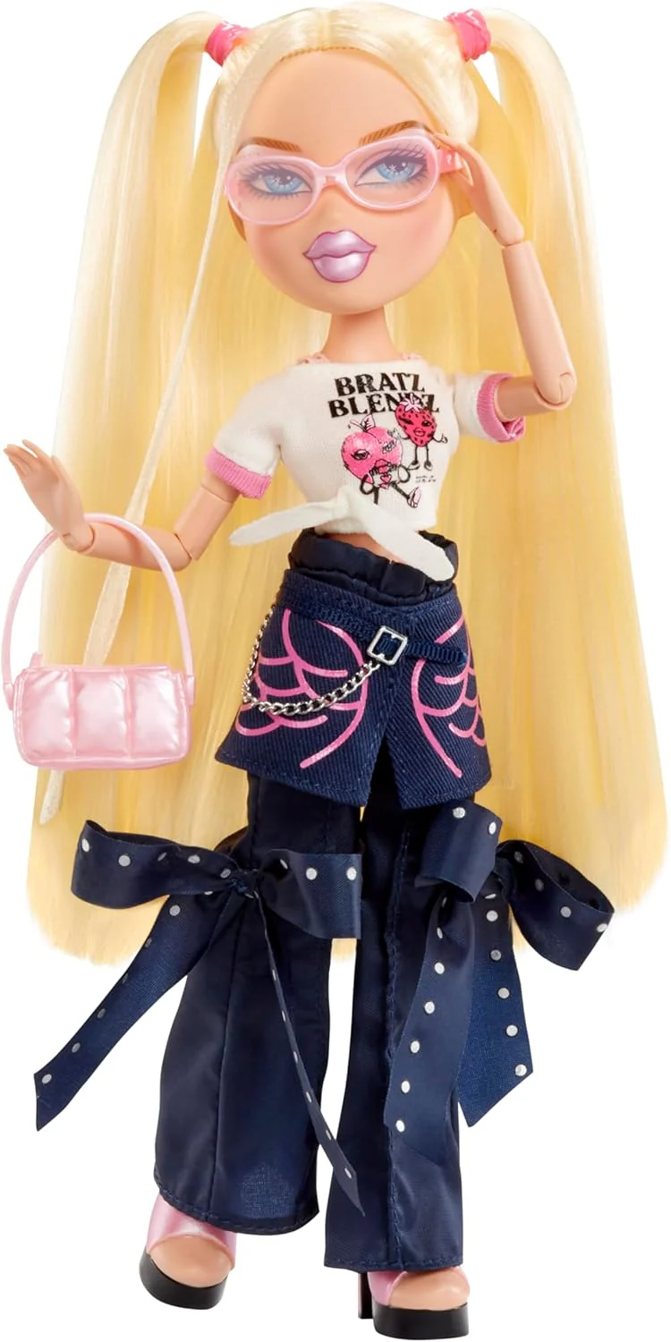 Bratz Stylin' Cloe - Fashion Doll with Customisable T-Shirt - Image 4