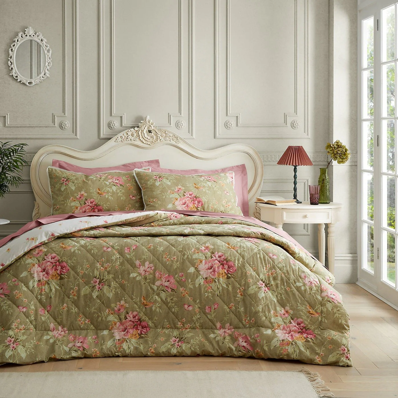 Bridgerton by Catherine Lansfield – Penelope Floral Bedspread Throw