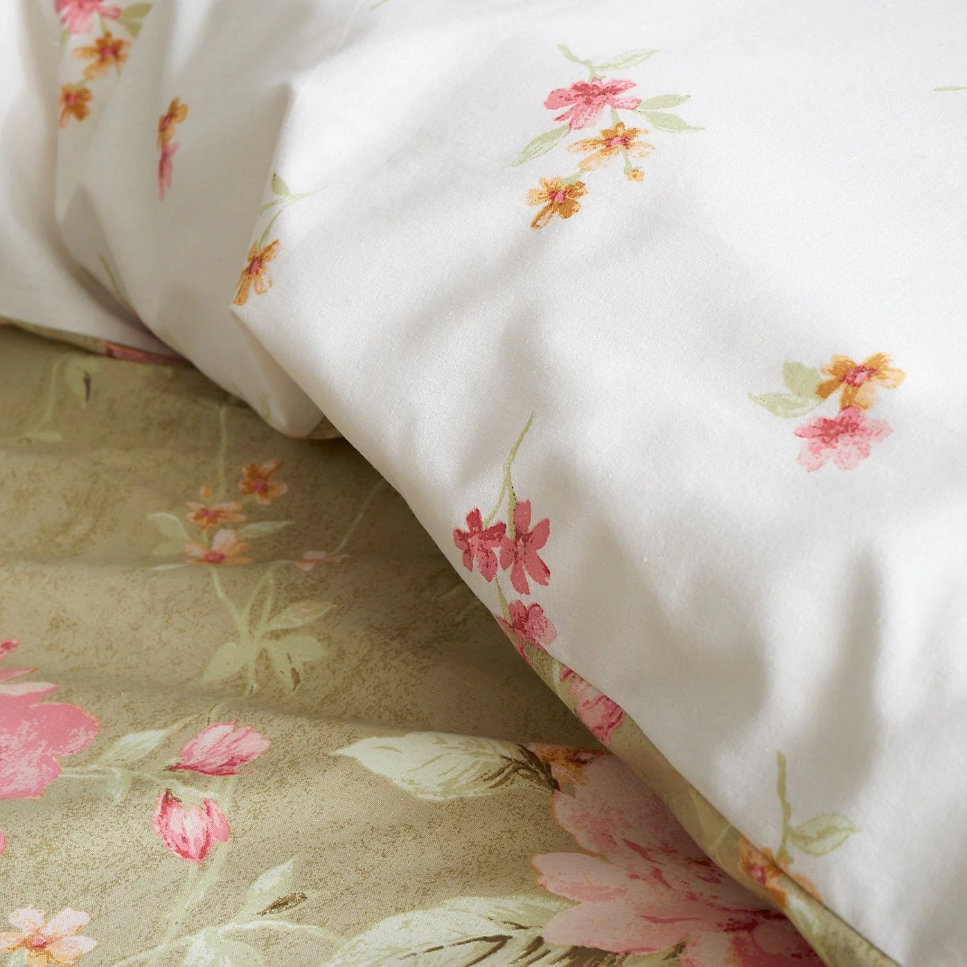 Bridgerton by Catherine Lansfield – Penelope Floral Reversible Duvet Set Superking - Image 5