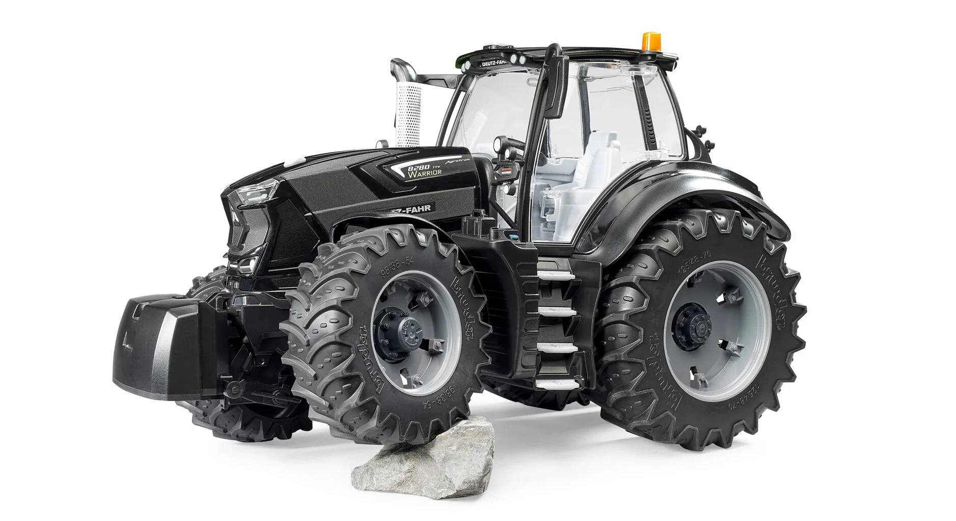 Bruder DEUTZ-FAHR 8280 TTV Warrior - Image 3