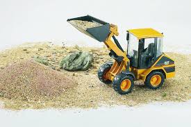 Bruder Small Caterpillar Wheel Loader - Image 2