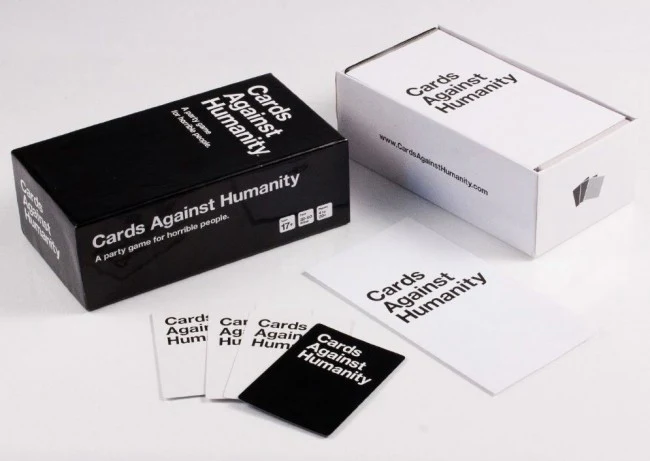Cards Against Humanity (UK Edition) - Image 2