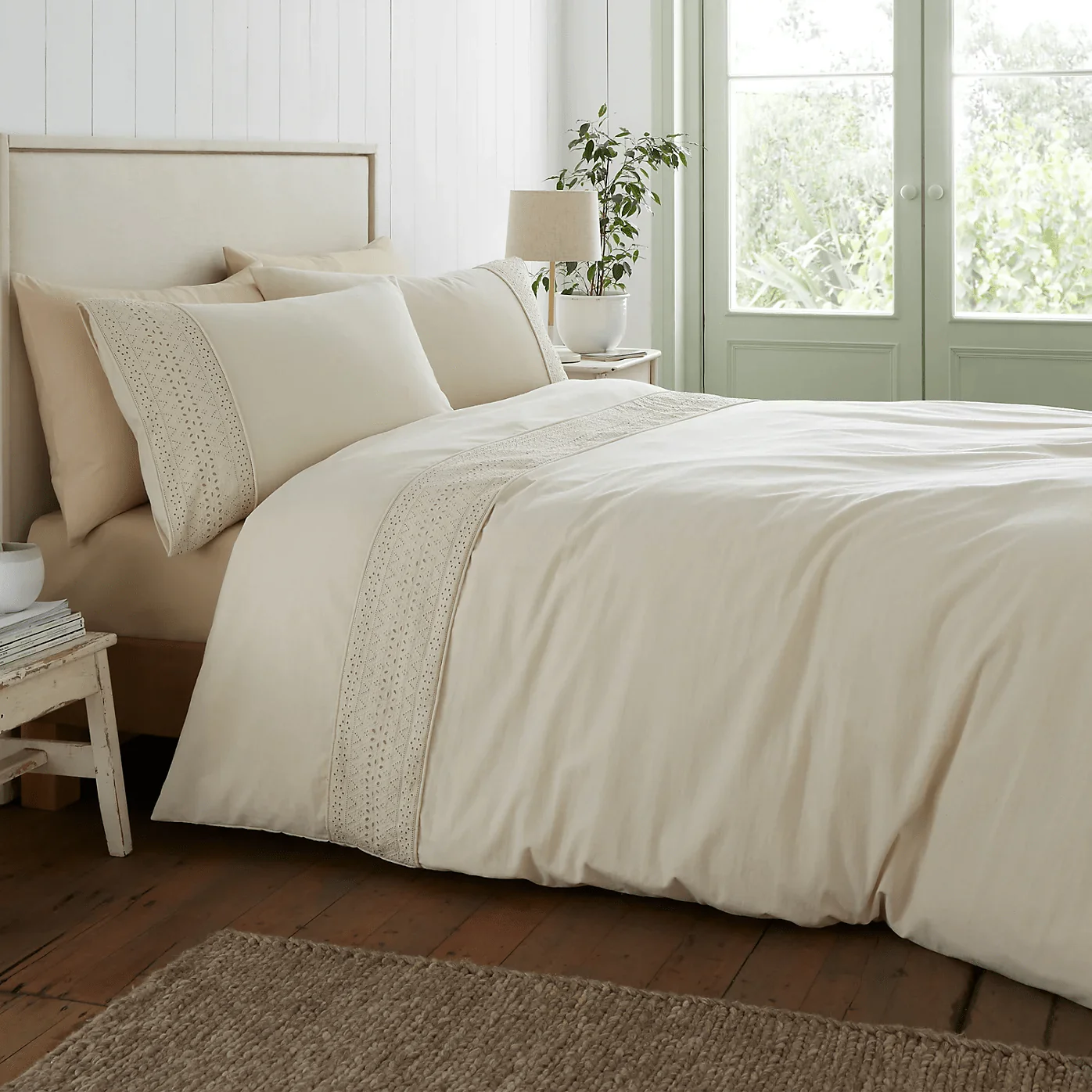 Catherine Lansfield Broderie Anglaise Cream Duvet Cover Set - Kingsize