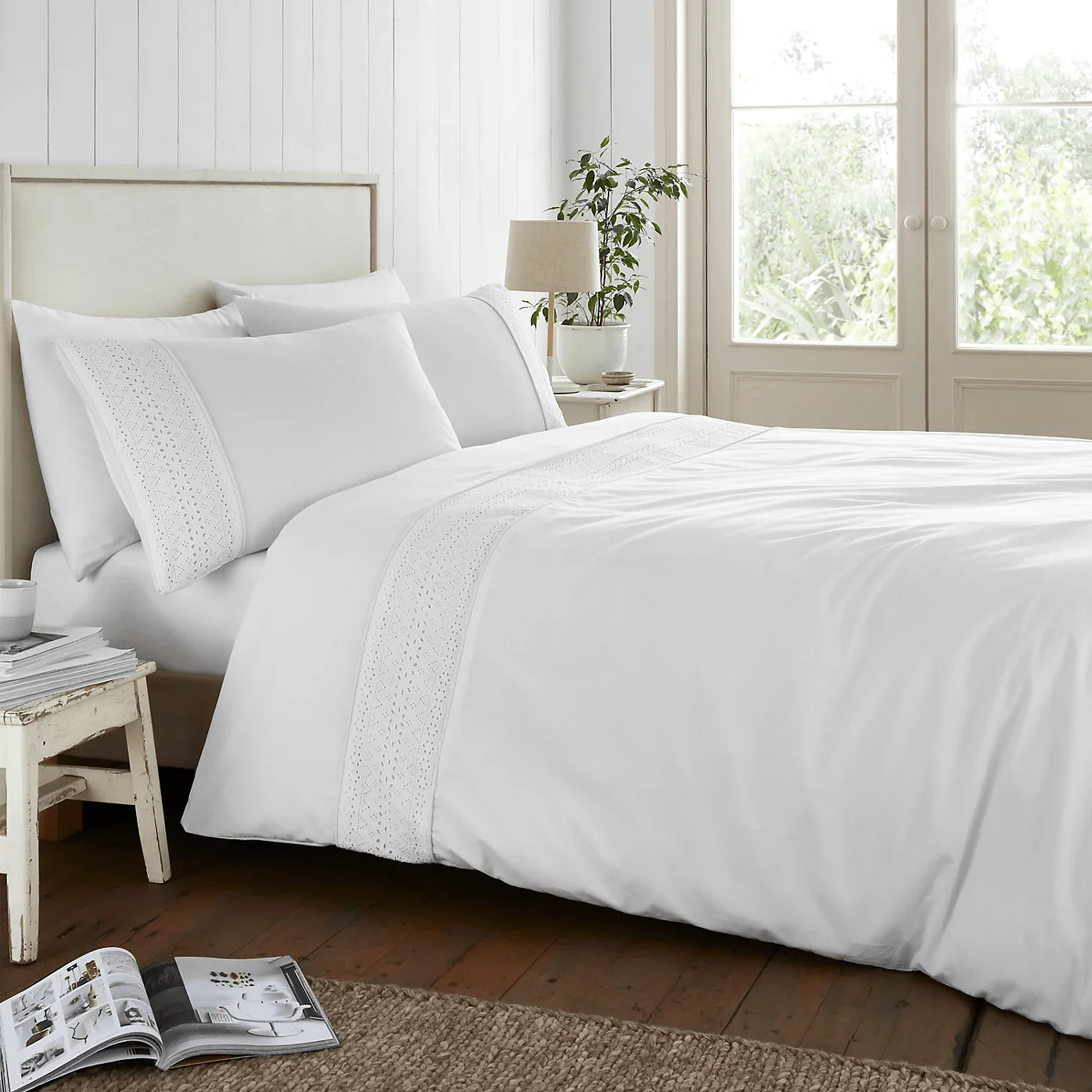 Catherine Lansfield Broderie Anglaise White Duvet Cover Set - Double