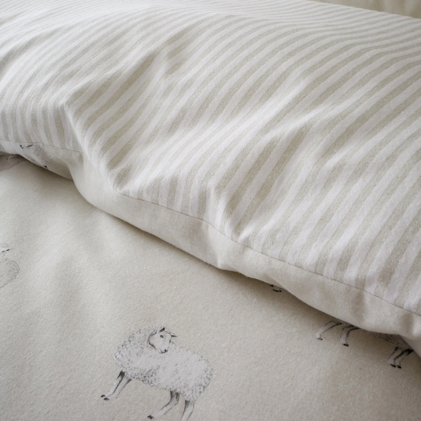 Catherine Lansfield Brushed Cotton Sheep Reversible Duvet Cover Set - Double - Image 3