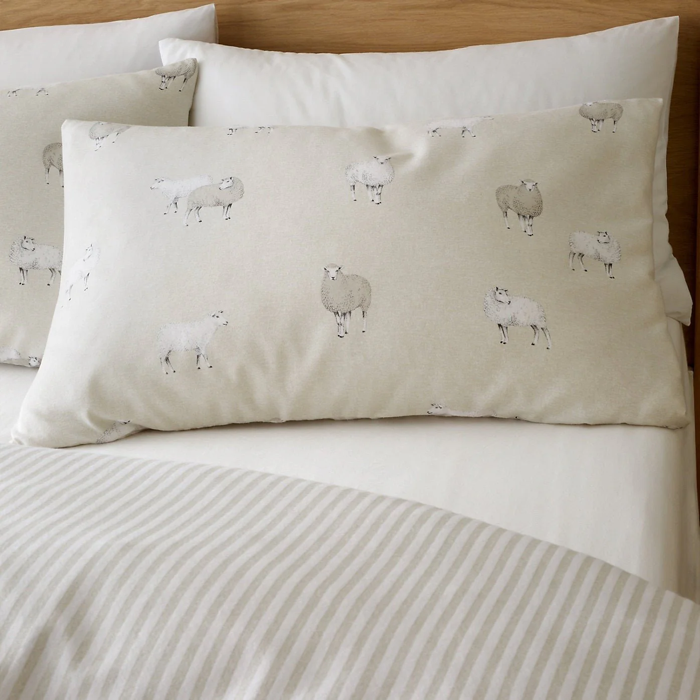 Catherine Lansfield Brushed Cotton Sheep Reversible Duvet Cover Set - Kingsize - Image 2