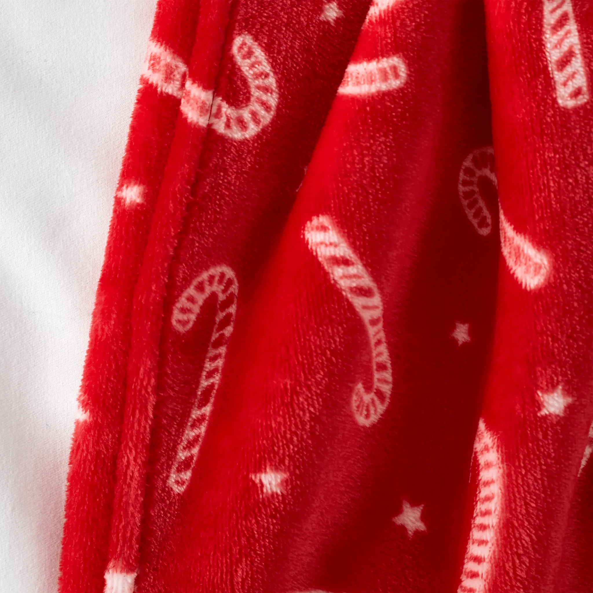 Catherine Lansfield Christmas Candy Cane Fleece Throw 130 x 170cm - Image 3