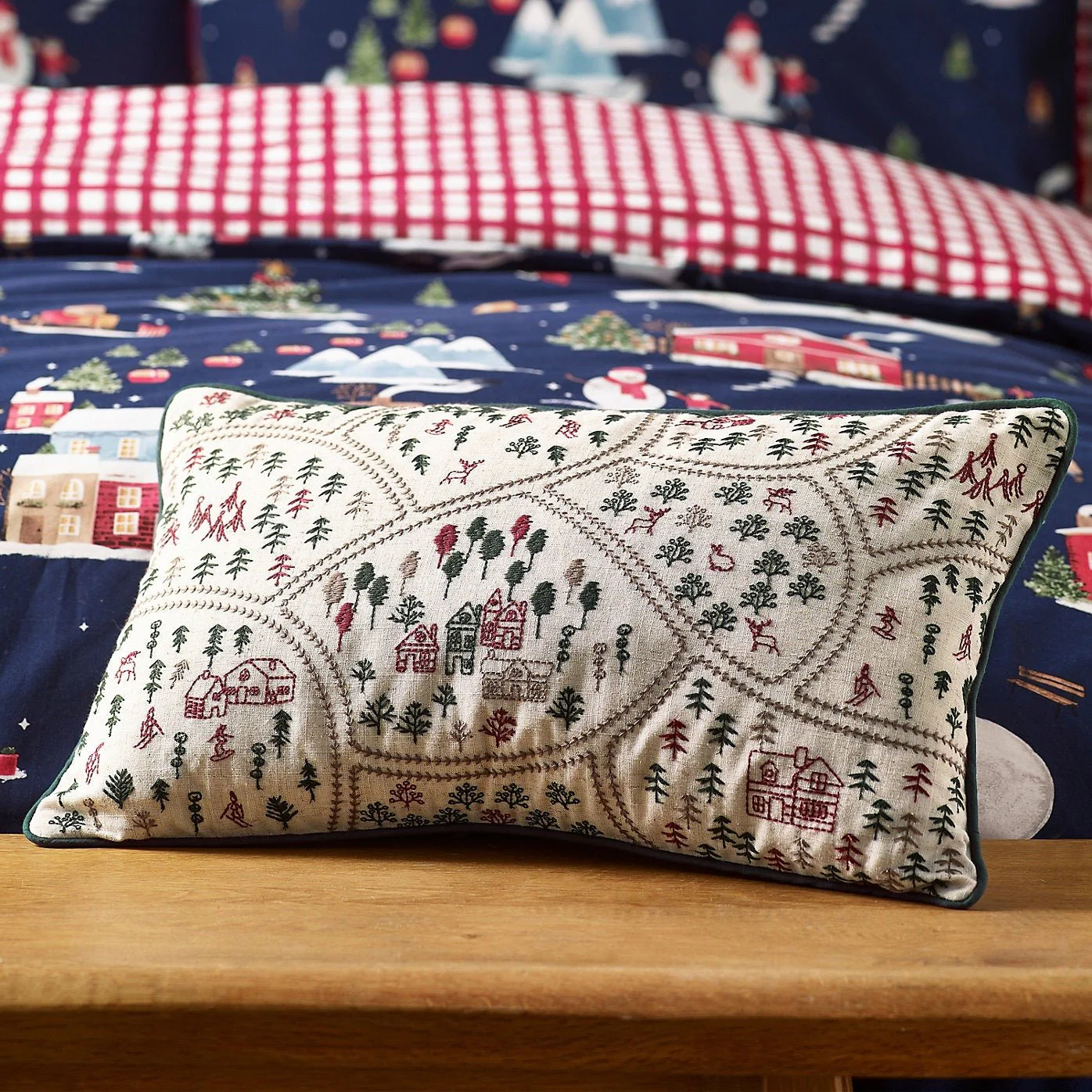 Catherine Lansfield Christmas Ski Village Embroidered Cushion – Natural (30x50cm)