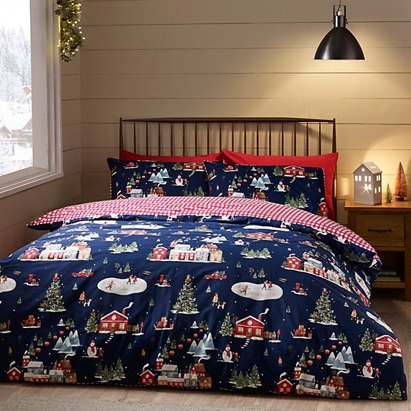 Catherine Lansfield Christmas Ski Village Reversible Duvet Cover Set – Navy Blue (King)