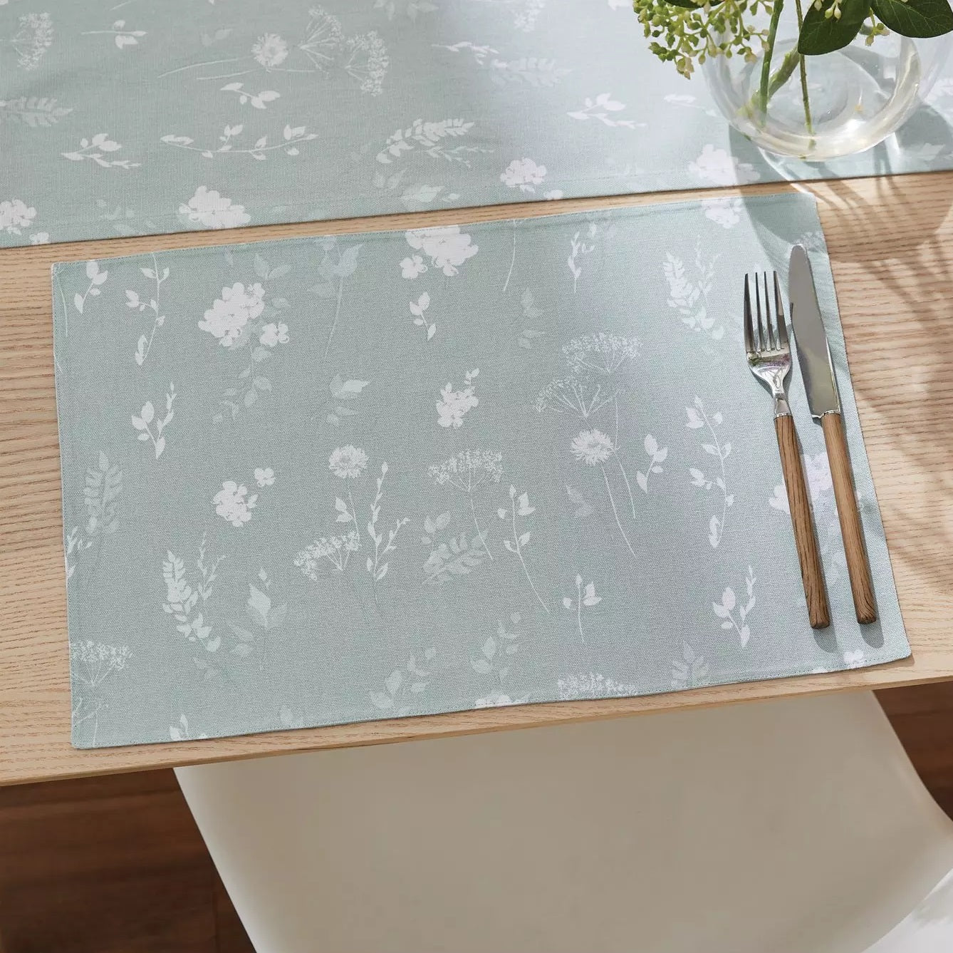 Catherine Lansfield Meadowsweet Floral Two Pack Placemats Green/White - Image 2