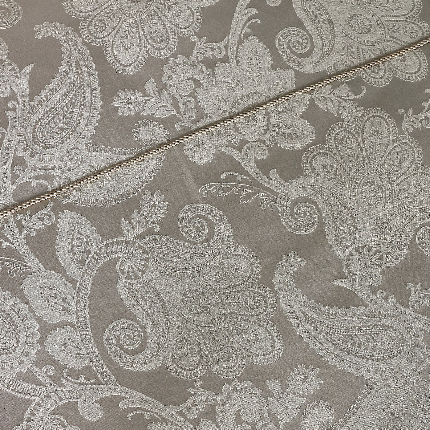 Catherine Lansfield Opulent Jacquard Duvet Set Champagne Gold - Double - Image 3