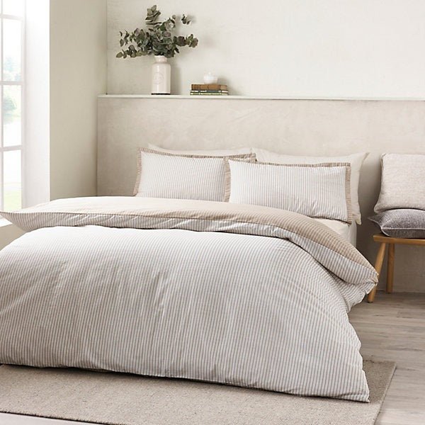 Catherine Lansfield Oxford Pinstripe Reversible Duvet Cover Set – Natural (Super King)