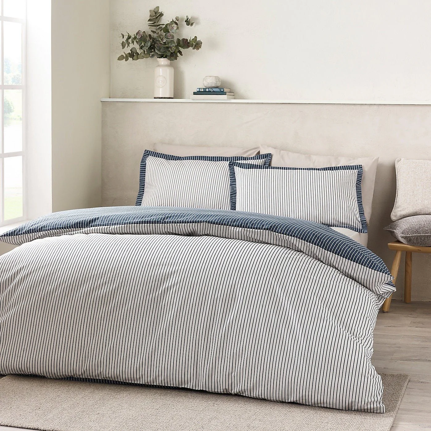 Catherine Lansfield Oxford Pinstripe Reversible Duvet Cover Set – Navy (King)