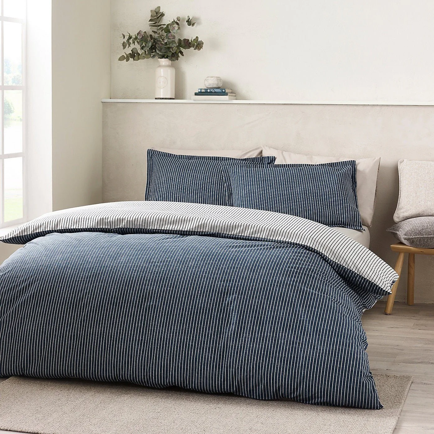 Catherine Lansfield Oxford Pinstripe Reversible Duvet Cover Set – Navy (Super King) - Image 2