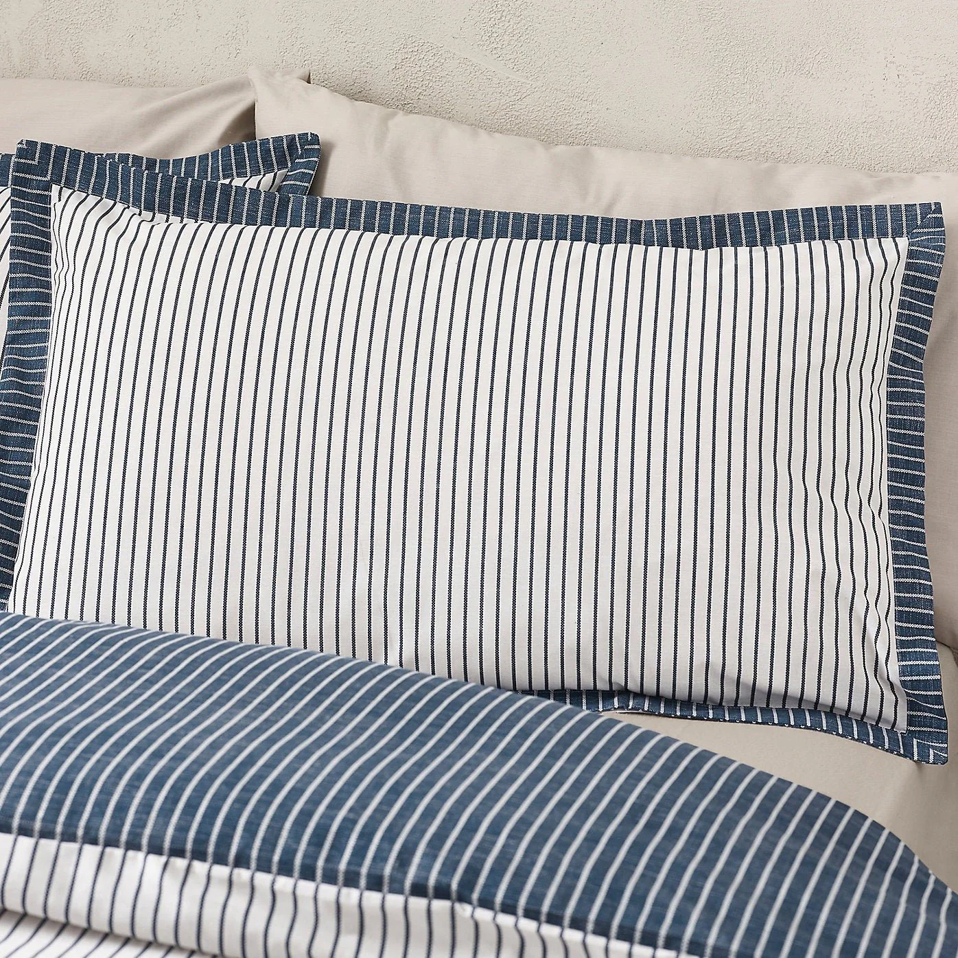 Catherine Lansfield Oxford Pinstripe Reversible Duvet Cover Set – Navy (Super King) - Image 3
