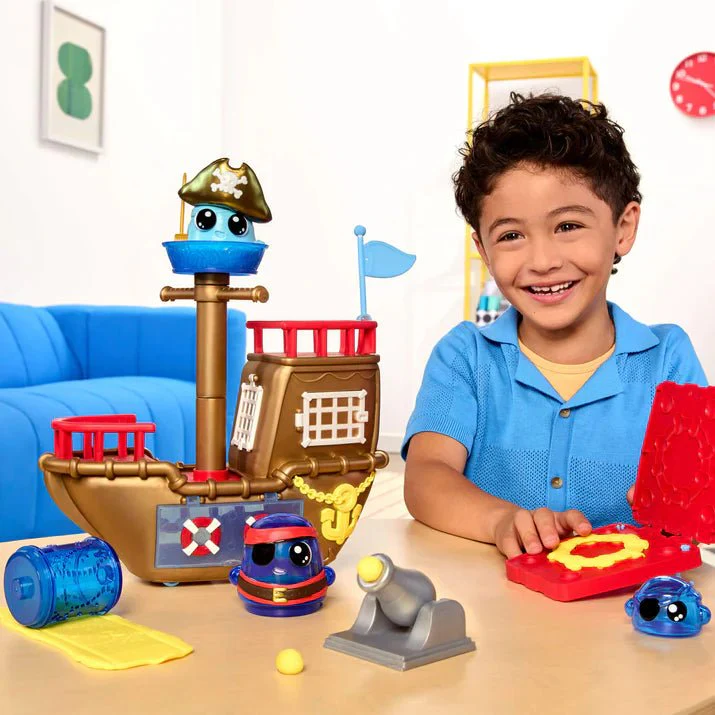 DohKins Pirate Ship Playset & Pirate - Image 4