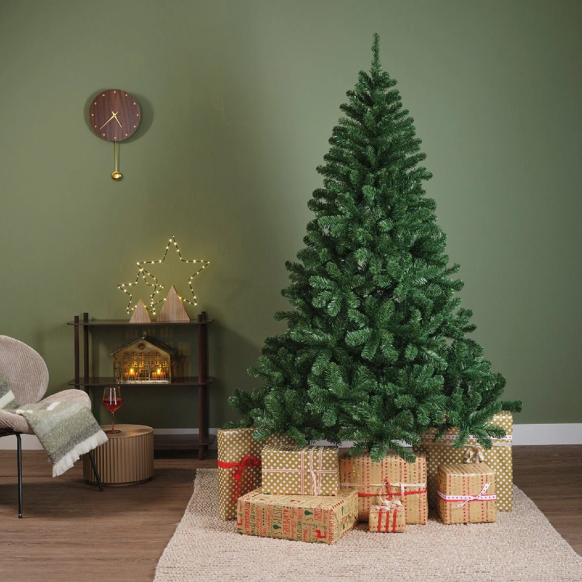 Everlands Greenwood Pine Artificial Christmas Tree 210cm (7ft) - Image 2