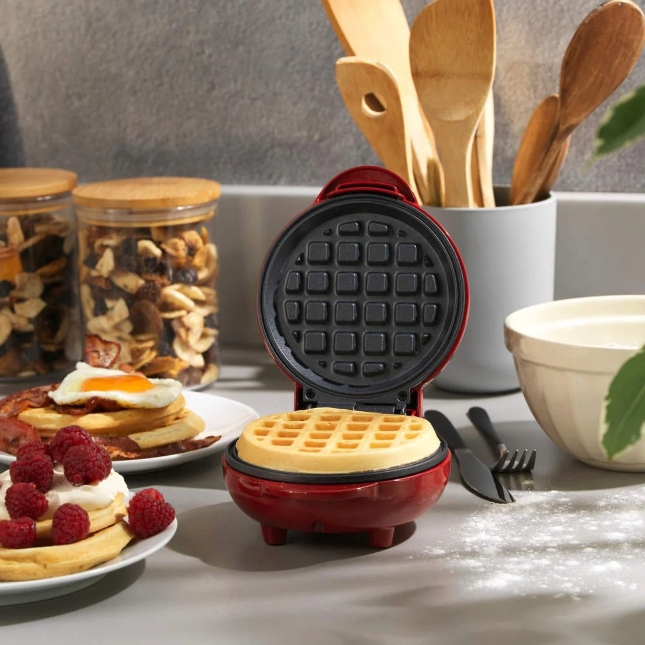 Giles & Posner Compact Electric Non-Stick Mini Waffle Maker | Red - Image 4