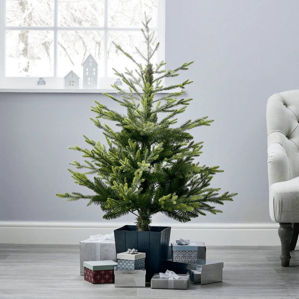 Helsinki Christmas Tree in Pot 4ft (1.2m) - Image 2