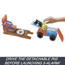 Hot Wheels Monster Trucks Arena World 5 Alarm Colour Shifters Rescue Playset - Image 4