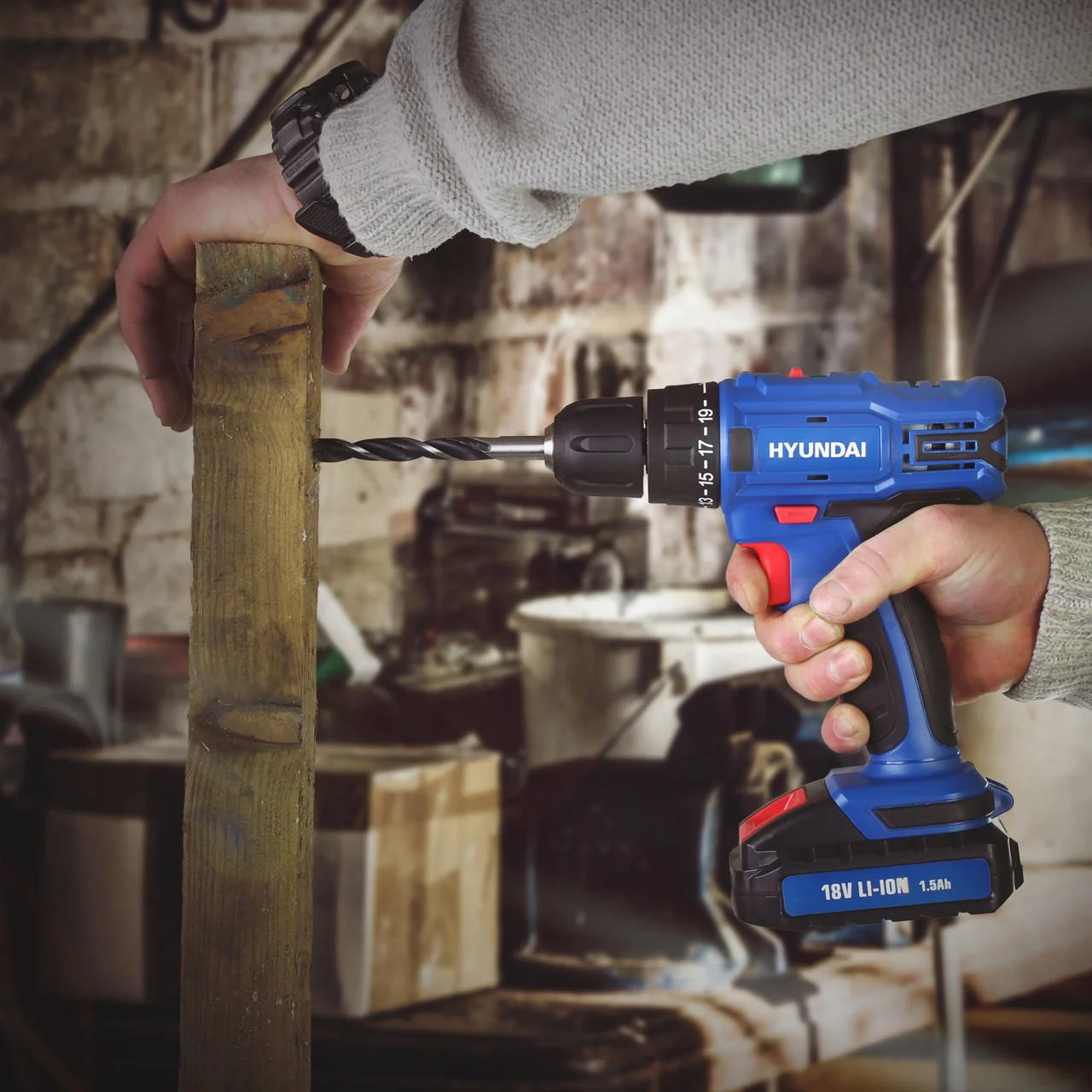 Hyundai 18v 1.5AH Li-Ion Cordless Drill with 54 Piece Drill Accessory Kit | HY2175 - Image 3
