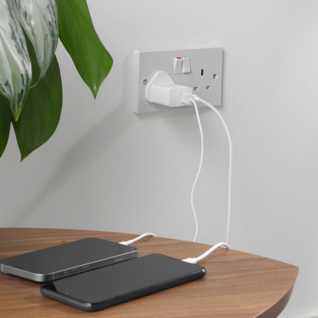 Intempo USB Plug Charger – USB-A & USB Type-C Compatible - Image 3