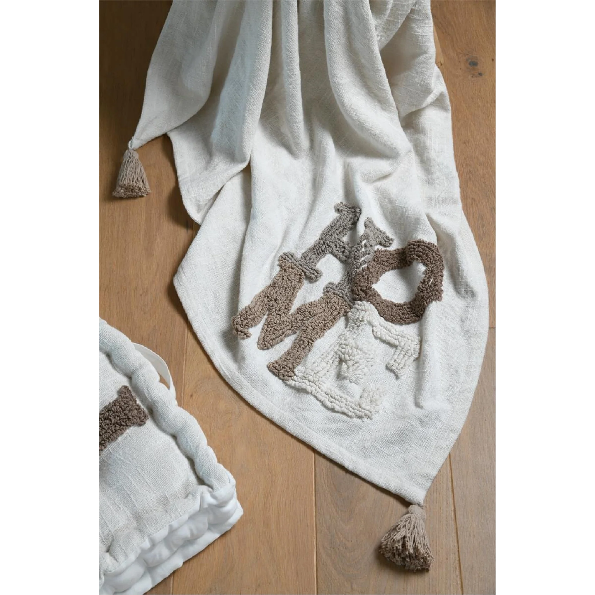 Joanny Off-white Throw 125 x 150cm - Image 2