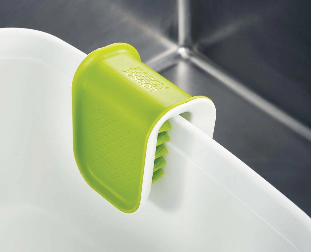Joseph Joseph BladeBrush™ Green Knife & Cutlery Cleaning Brush - Image 2