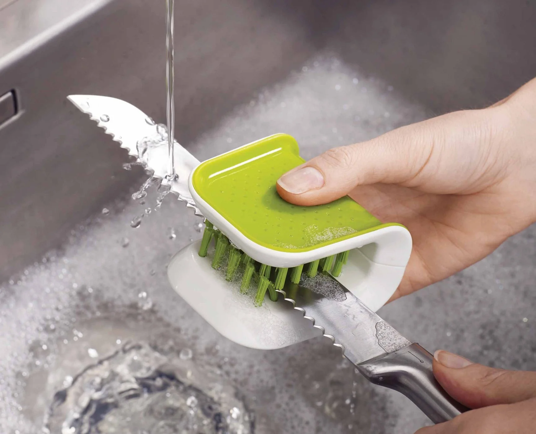 Joseph Joseph BladeBrush™ Green Knife & Cutlery Cleaning Brush - Image 4