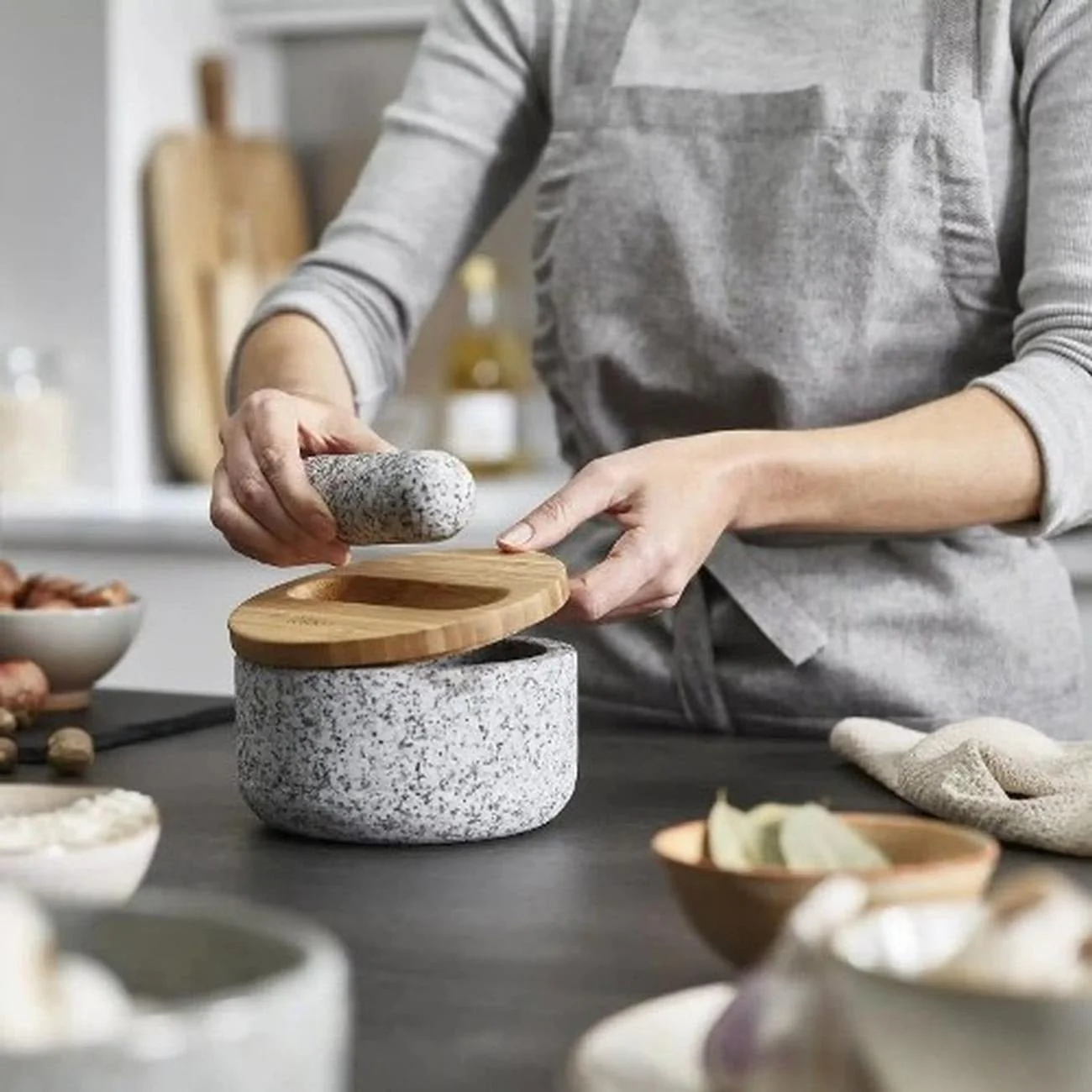 Joseph Joseph Dash™ Pestle & Mortar with Bamboo Lid - Image 2