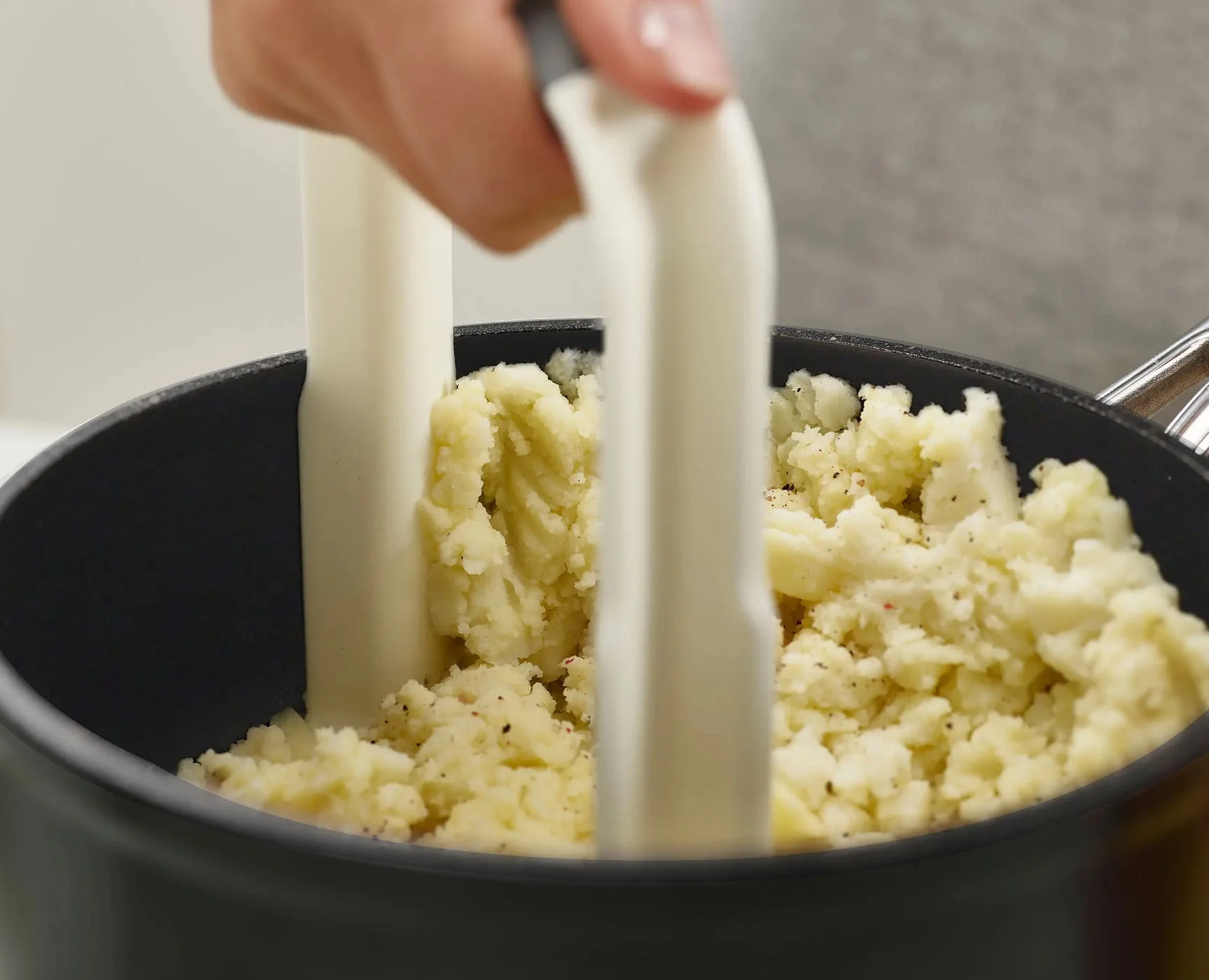 Joseph Joseph Easy-Mash™ White Potato Masher - Image 2