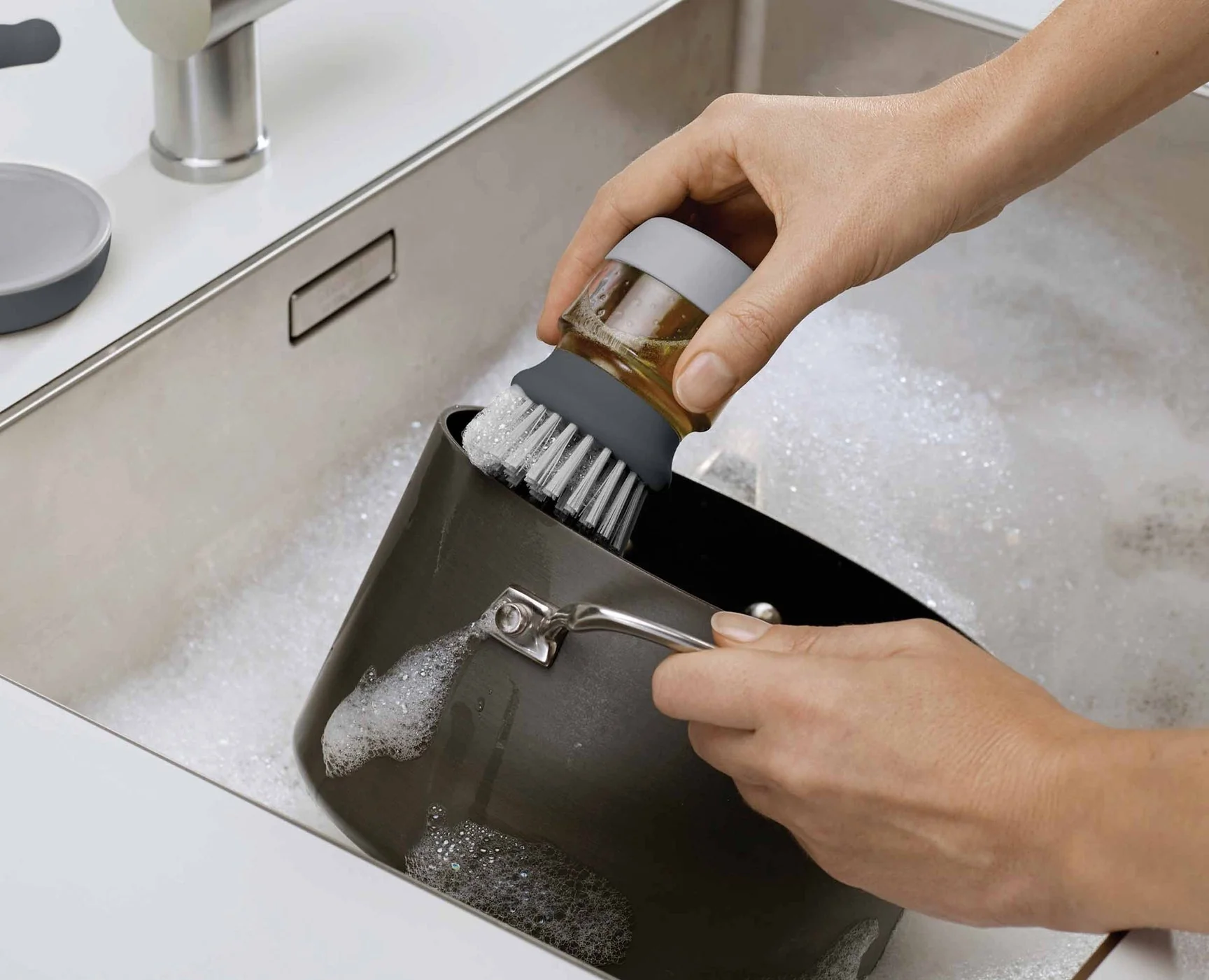 Joseph Joseph Palm Scrub™ Grey Washing Up Brush - Image 6