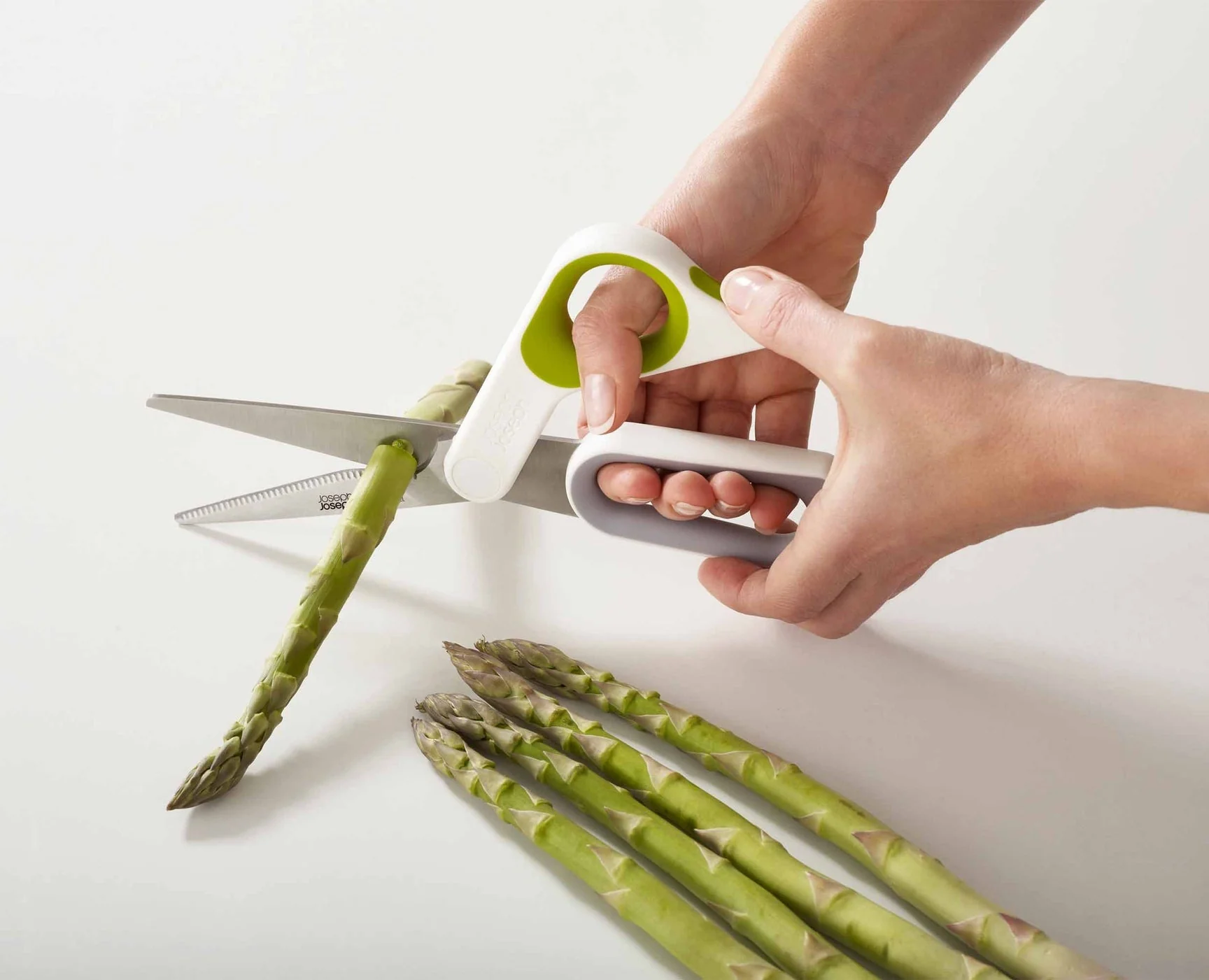 Joseph Joseph PowerGrip™ Green Kitchen Scissors - Image 4