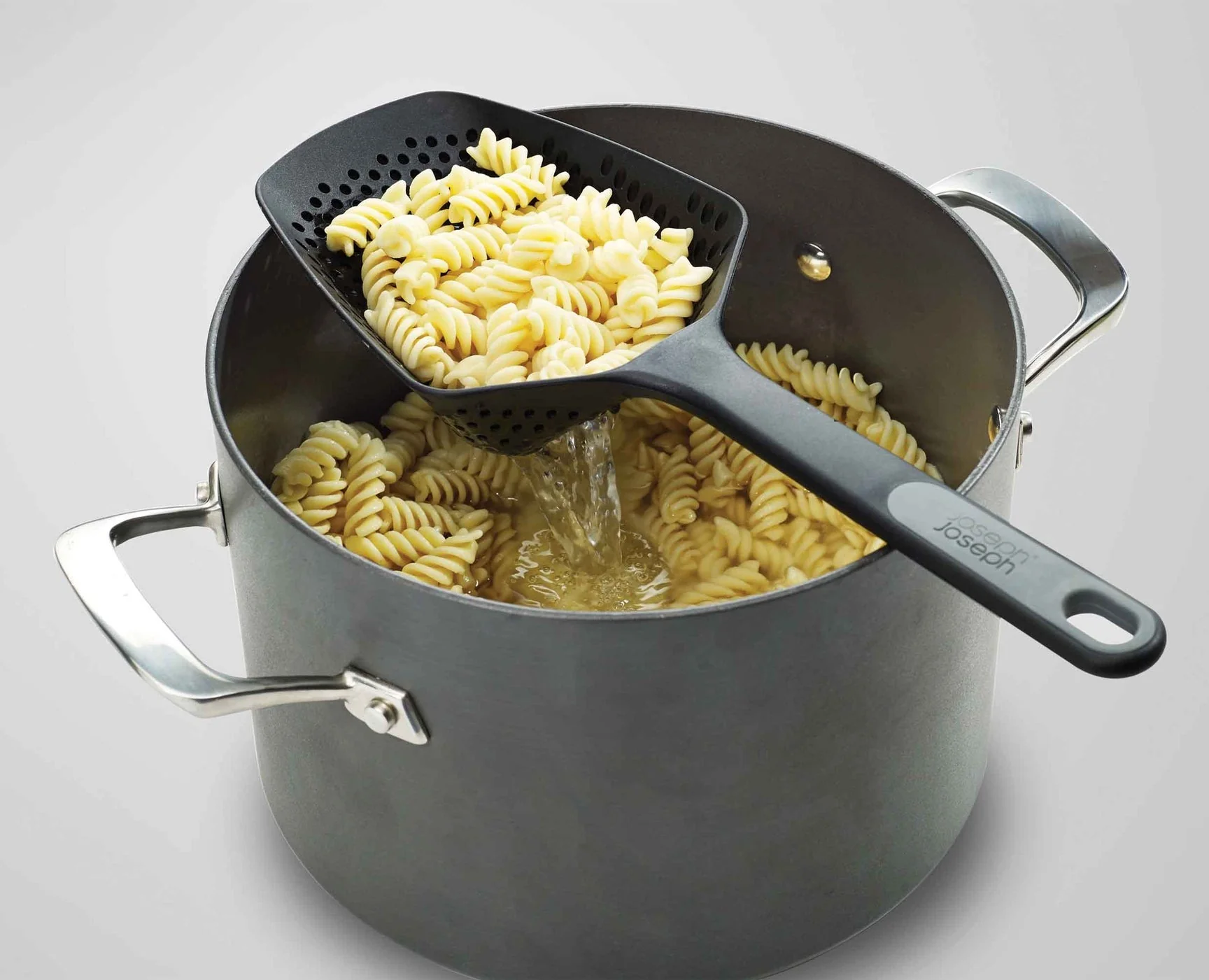 Joseph Joseph Scoop™ Plus Black Colander - Image 4