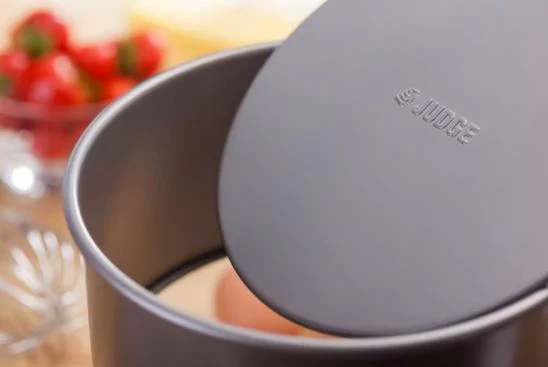 Judge Bakeware, 10"/25cm Round Cake Tin, Loose Base, Non-Stick - Image 4