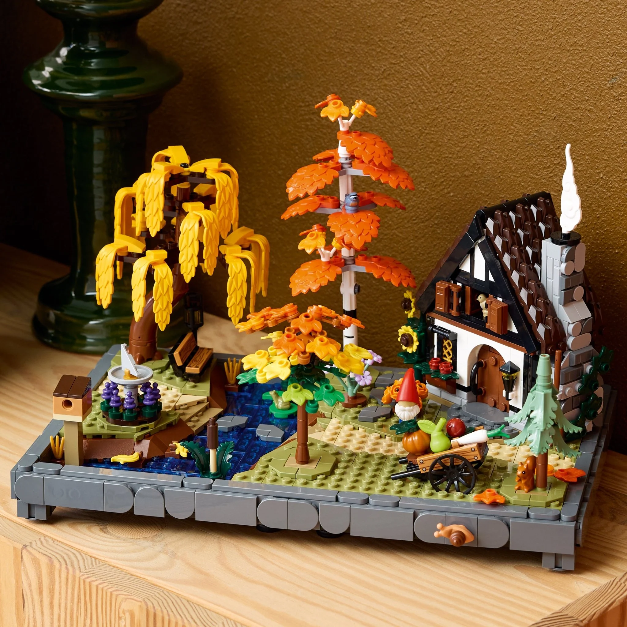 Lego 11372 Autumn Cottage Garden - Image 2
