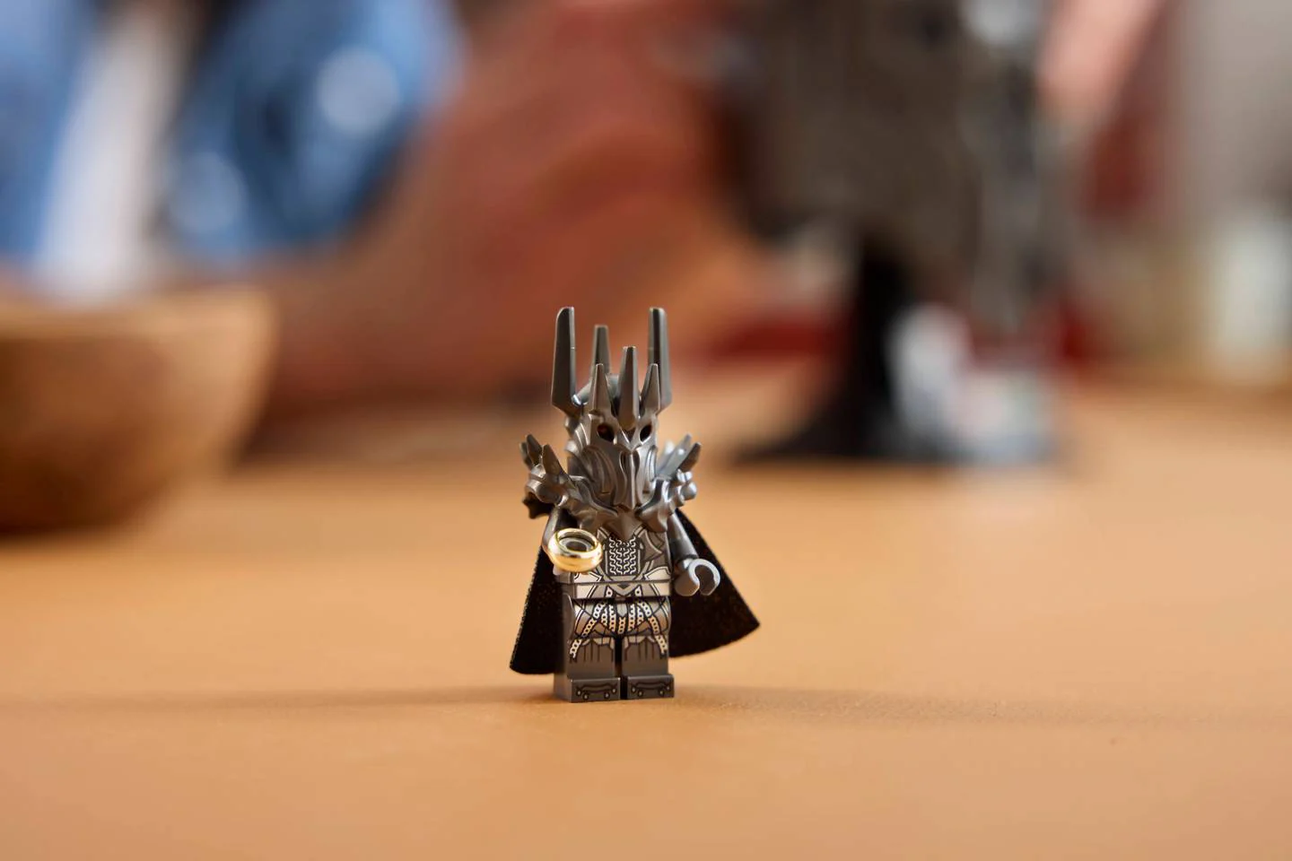 Lego 11373 Icons The Lord of the Rings: Sauron's Helmet - Image 5