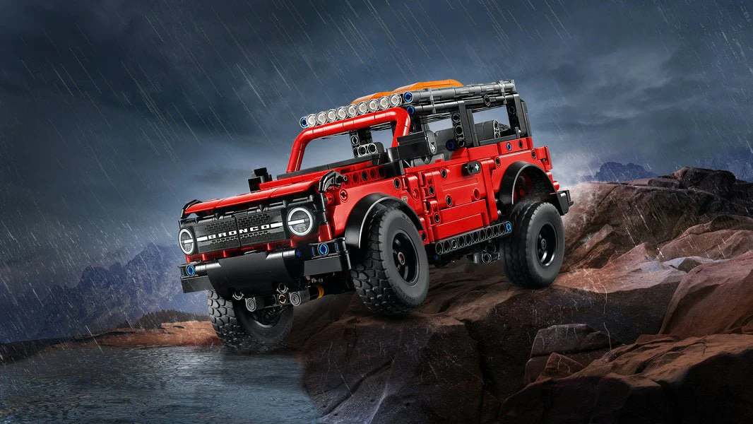 Lego 42213 Ford Bronco SUV - Image 3