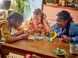 Lego 42673 Friends Family Vacation Beach Resort - Image 3
