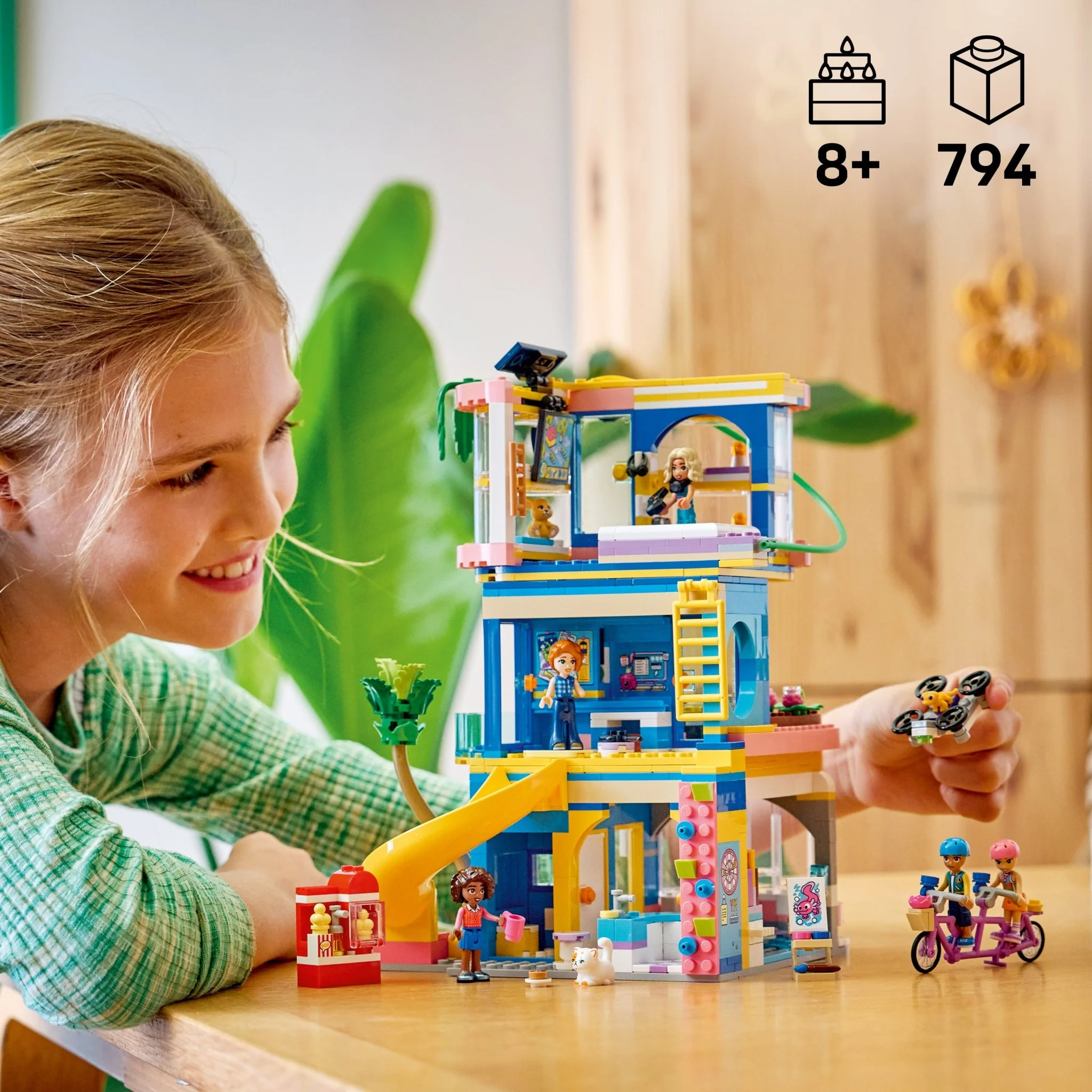 Lego 42689 Heartlake City Friends Club House - Image 2