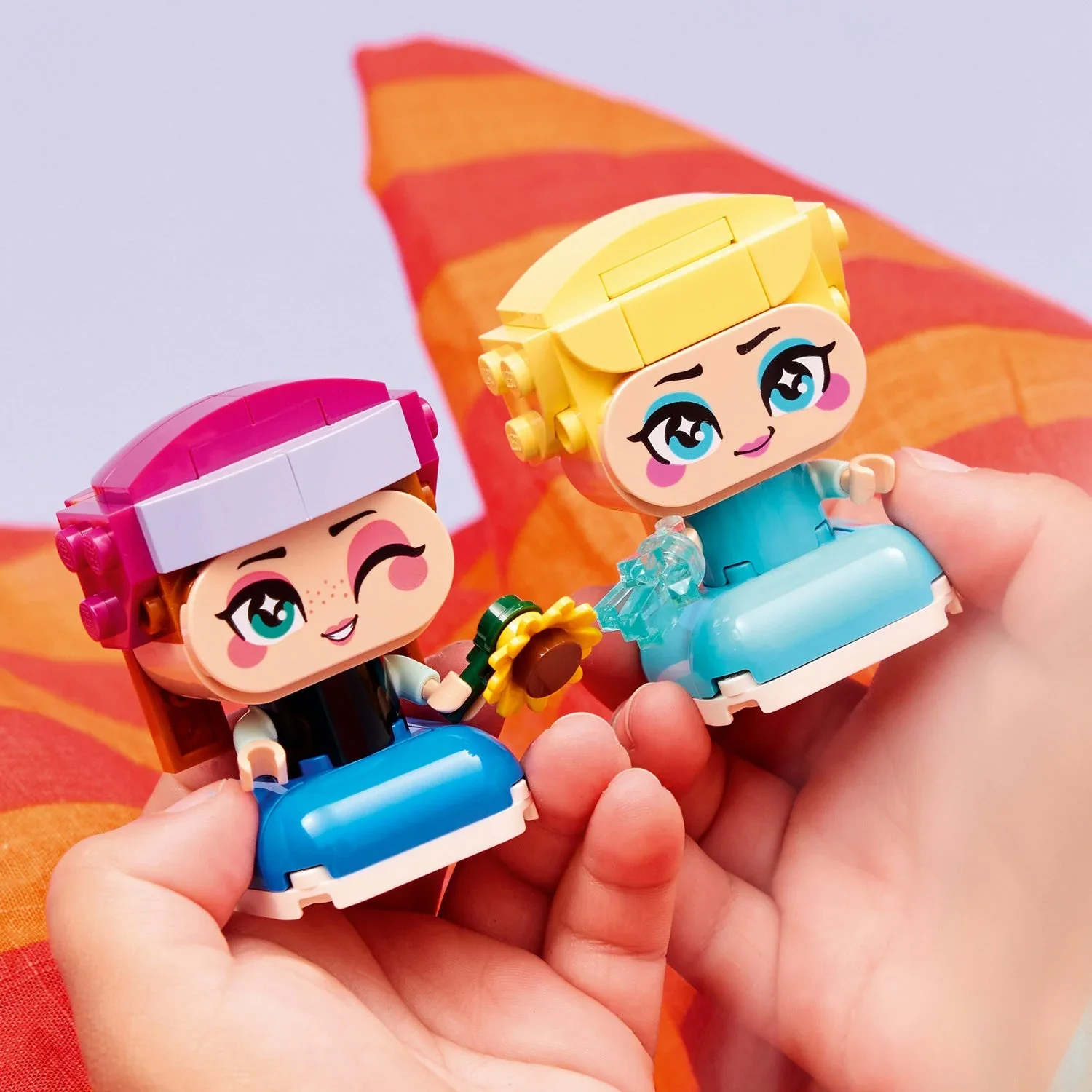 Lego 43284 Mini Anna And Elsa - Image 2