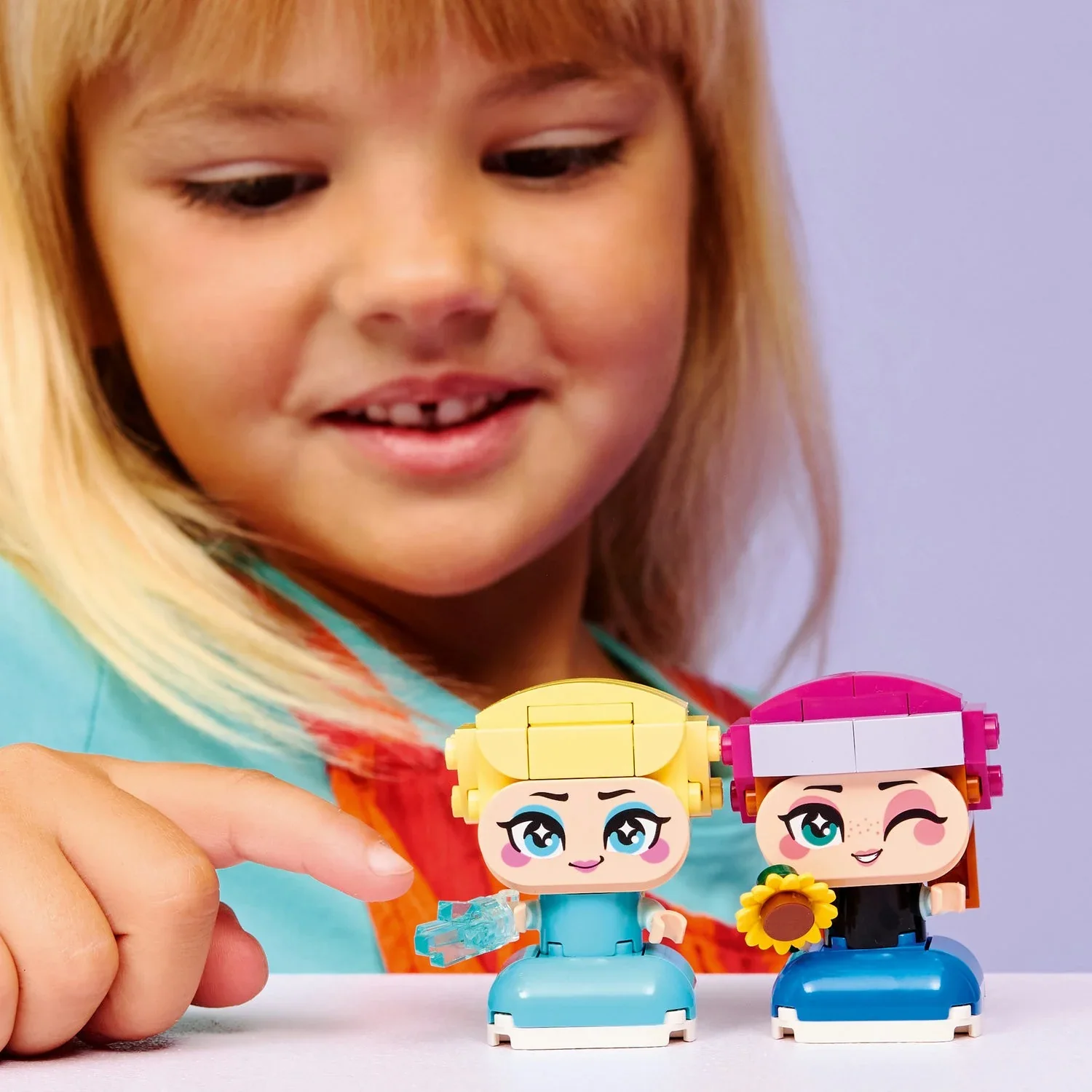 Lego 43284 Mini Anna And Elsa - Image 3