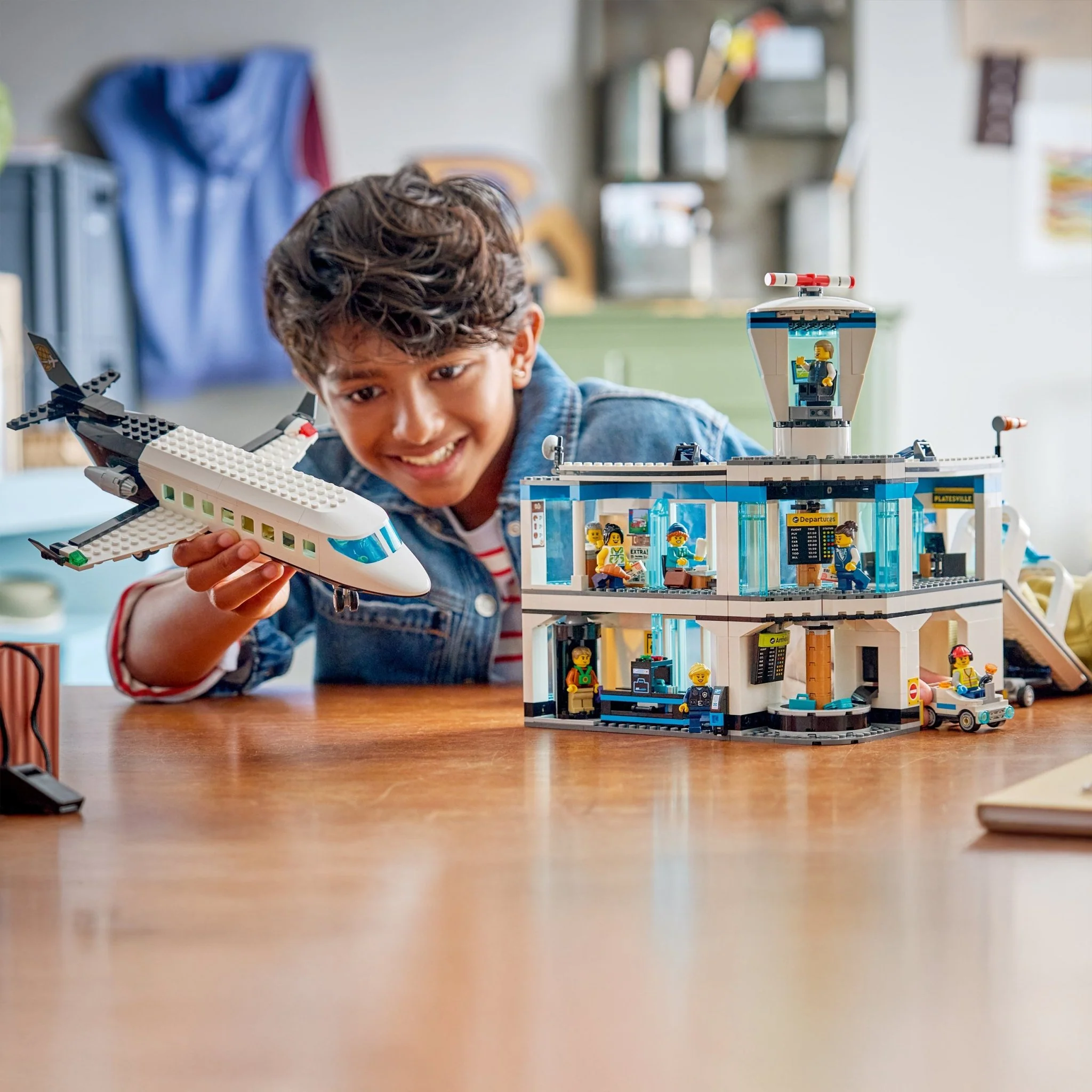 Lego 60502 Airport with Airplane - Image 2