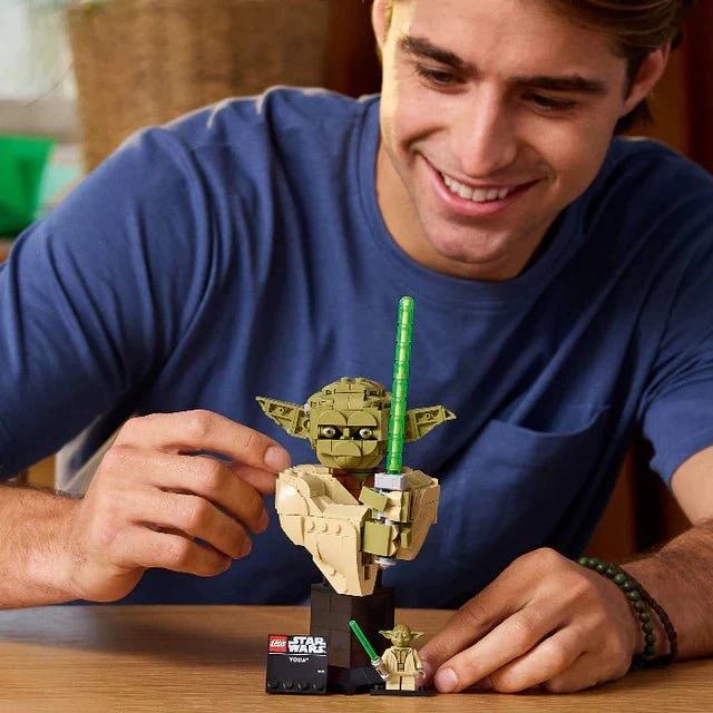 Lego 75438 Star Wars Yoda Bust - Image 2