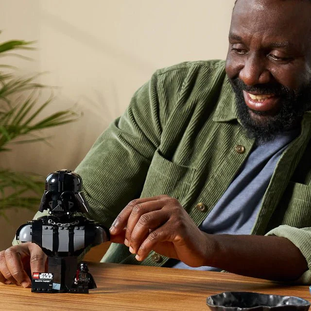 Lego 75439 Star Wars Darth Vader Bust - Image 3