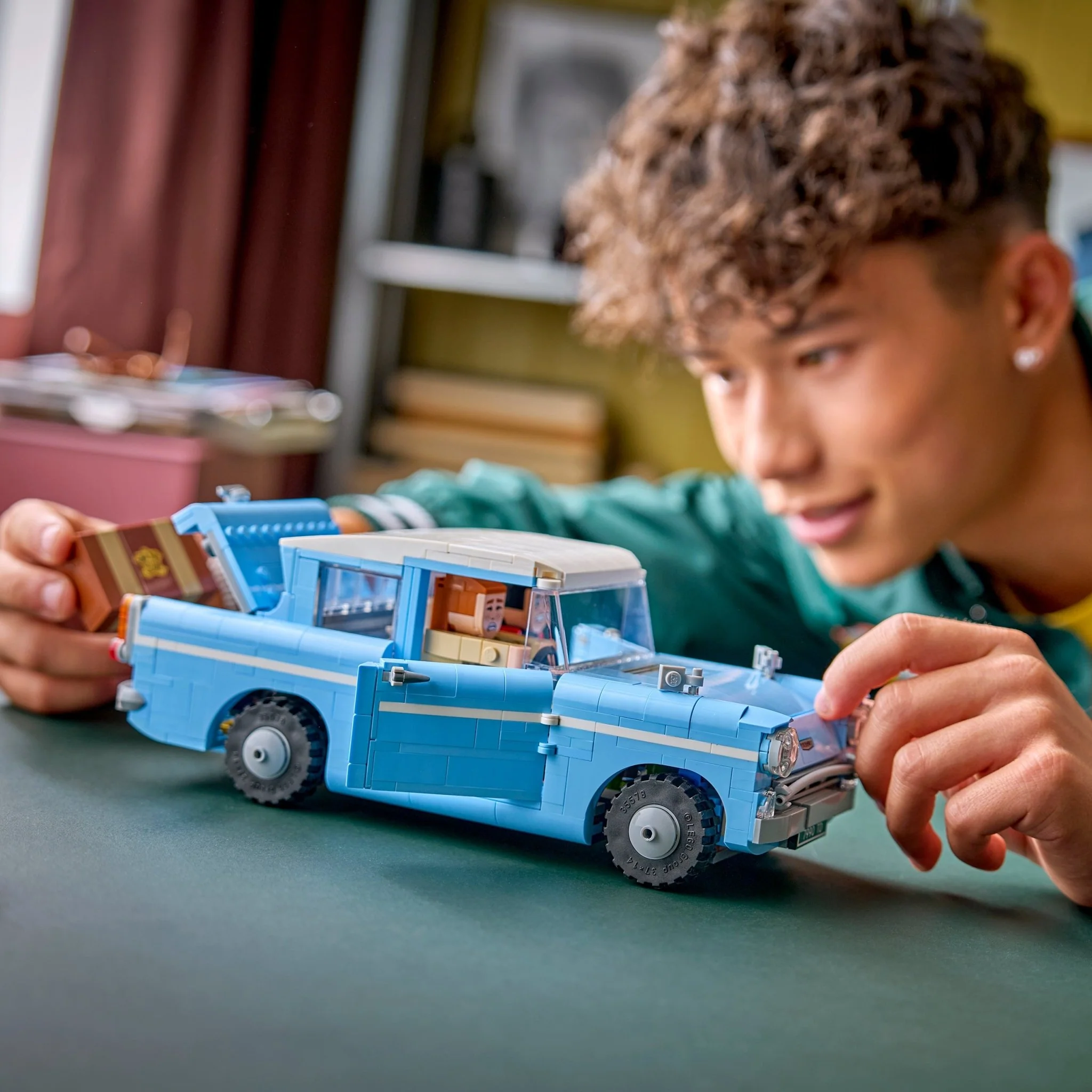 Lego 76470 Enchanted Flying Ford Anglia - Image 2