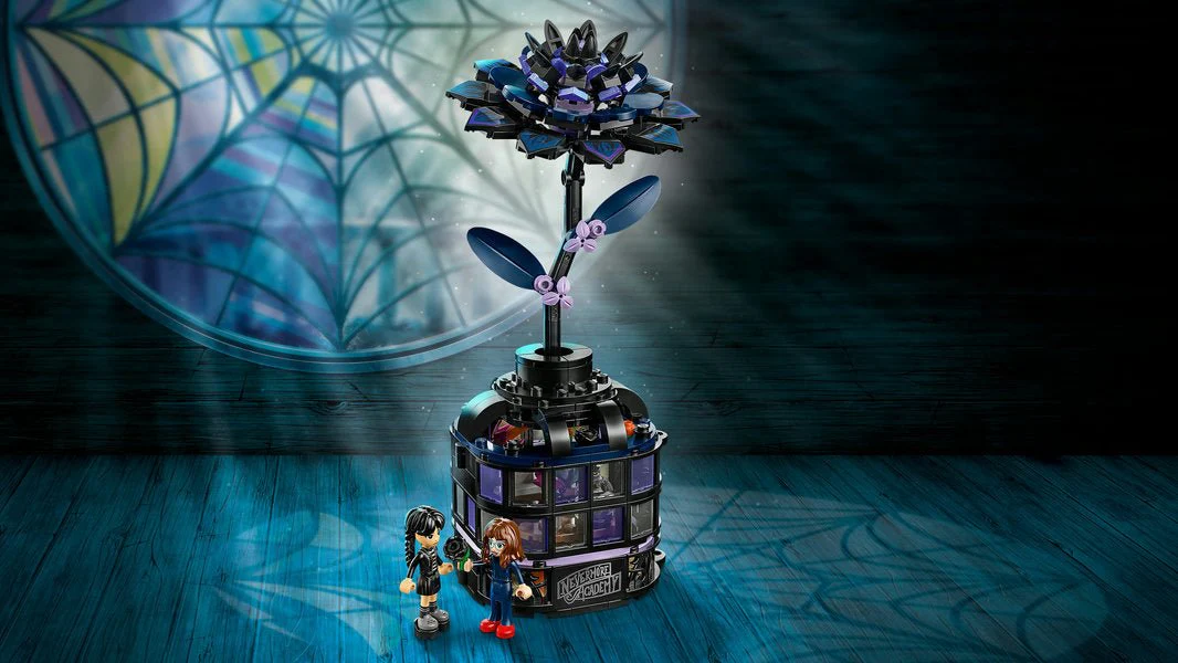Lego 76784 Wednesday Black Dahlia Flower - Image 3